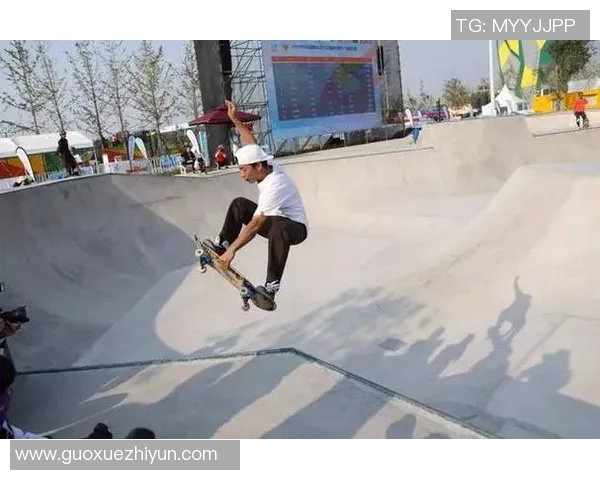 武汉滑板队的拼搏之路:攀岩联赛背后的奋斗与荣耀 武汉滑板队的拼搏之路:攀岩联赛背后的奋斗与荣耀